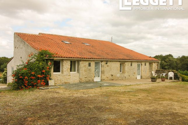 Thumbnail Villa for sale in Saint-Martin-Des-Fontaines, Vendée, Pays De La Loire