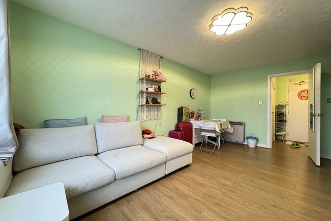 1-bed flat on Flat 24, McKinlay Court, Welling, £199,990
