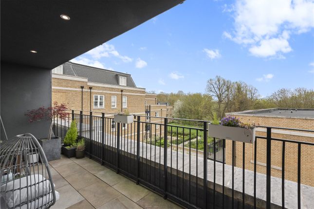 6 Lanesborough House,, Atkinson Close, London photo 4
