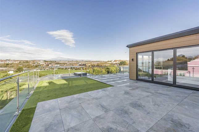 Apartment Five, Penthouse Apartment, Elysium, The Old Harbour, Barry photo 4