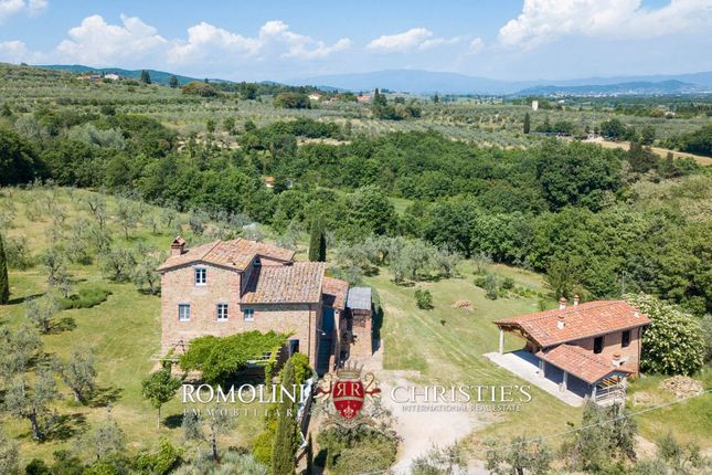 Farmhouse for sale in Monte San Savino, Tuscany, Italy