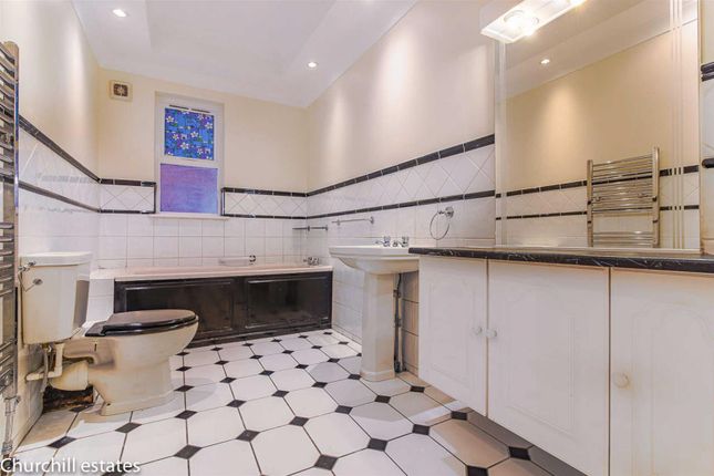 Flat for sale in Palmerston Road, Buckhurst Hill