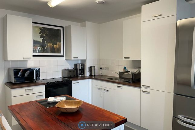 Flat, Bluebell Apartments Swan Lane, London photo 3