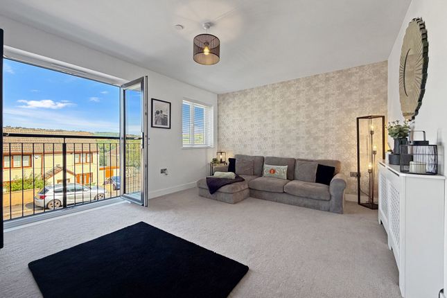 8 Albertina Court Albertina Road, Newport photo 3