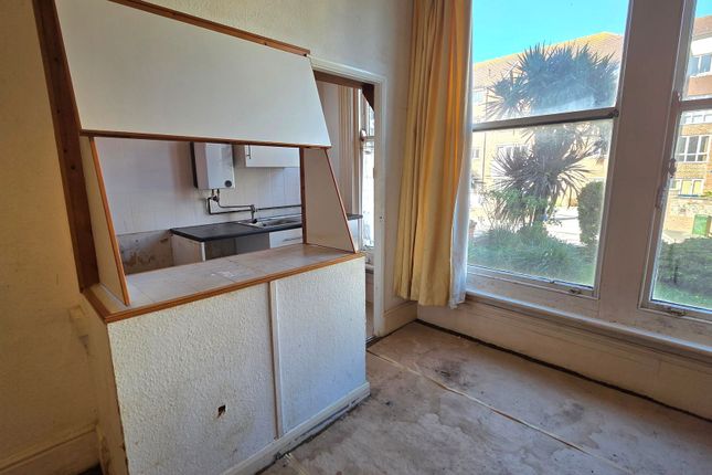Flat 2, 16 Southfields Road, Eastbourne photo 3