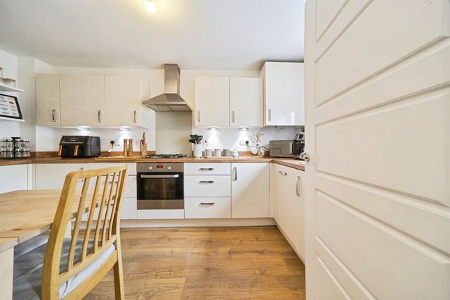 10, Stephenson Drive, Keighley photo 2
