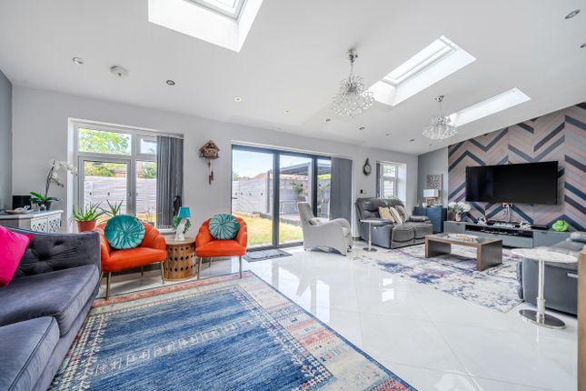 12, Witcham Close, Reading photo 2