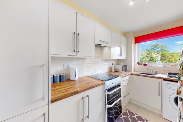 289 Aylsham Drive, Ickenham, Greater London photo 3
