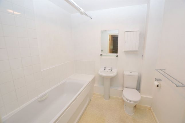 Valentinus Crescent, Essex photo 5