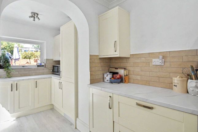 3, Elm Road, Surrey photo 4