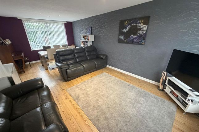 64, Williams Crescent, Chadderton photo 3