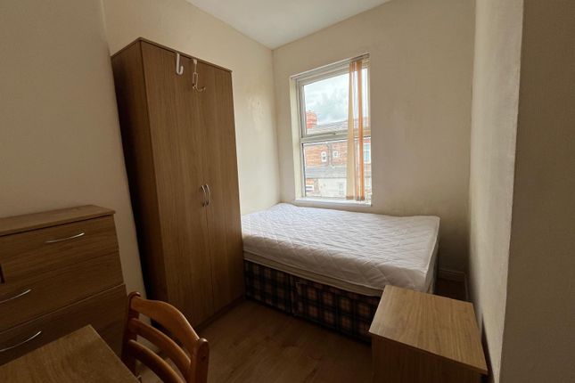 212, MANCHESTER photo 2