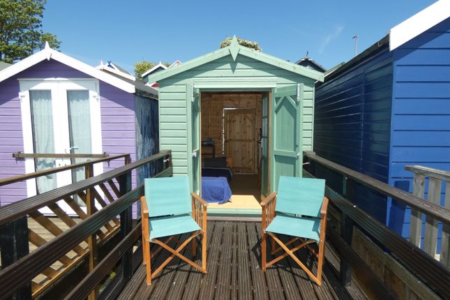 Beach Hut 37 The Spinney, Victoria Esplanade, West Mersea, Colchester photo 2
