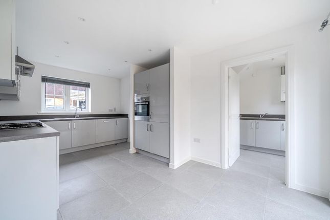 2 FRUIT BAT LANE, Calcot - M4 J12 access, Reading photo 2
