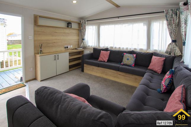 Thumbnail Mobile/park home to rent in Lane, Clacton-On-Sea, Essex