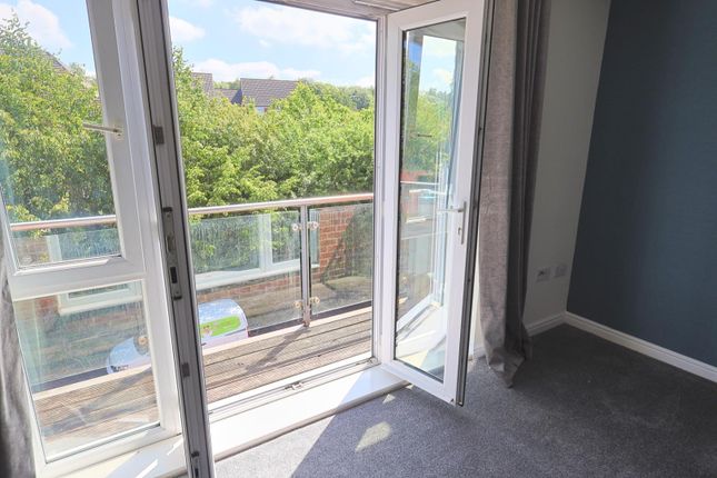 82, Philmont Court, Coventry photo 4