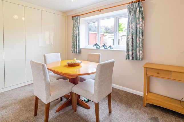 11, Orchard Way, Newport Pagnell photo 4