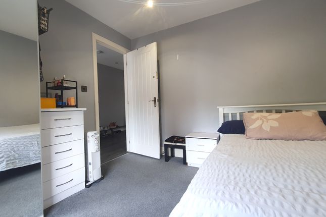 207b, Mile End Road, London photo 2