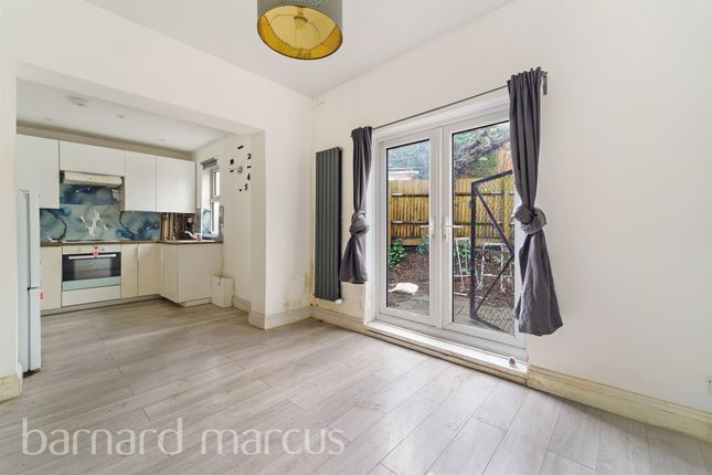 Flat for sale in Conyers Road, London