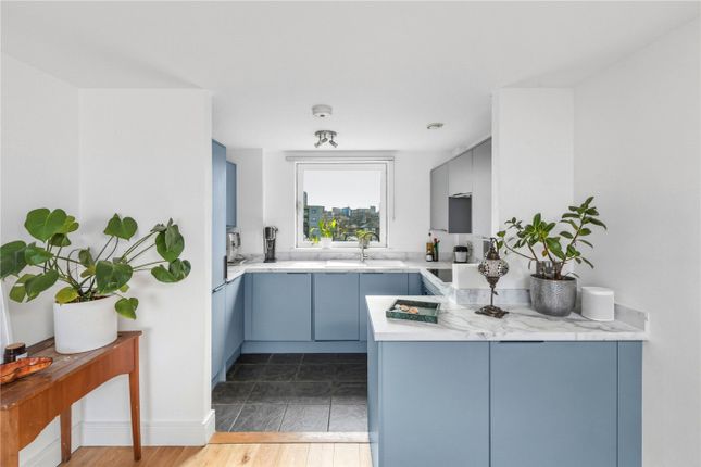 Flat 17, 1, Hare Marsh, London photo 2