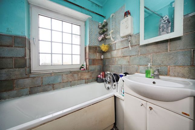 118, Limbury Road, Luton photo 3