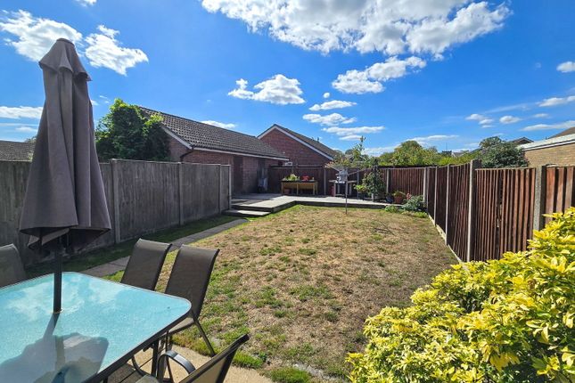 25, Paddock Gardens, Attleborough photo 3