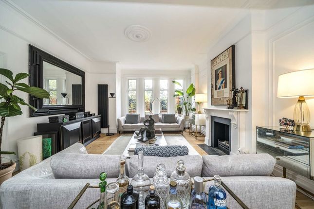 25, Streatham Common North, London photo 2
