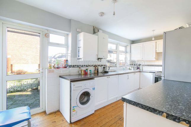 Room to rent in Lonsdale Road, South Norwood