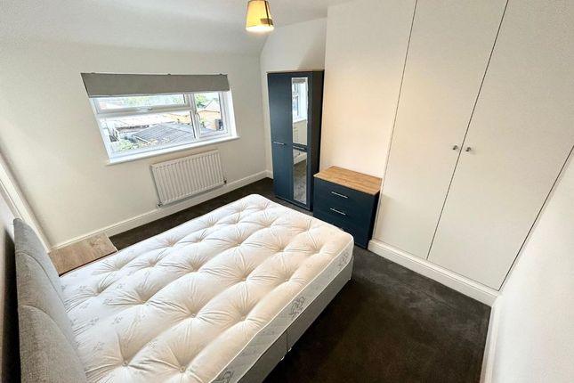 28, Deerbarn Road, Guildford photo 2