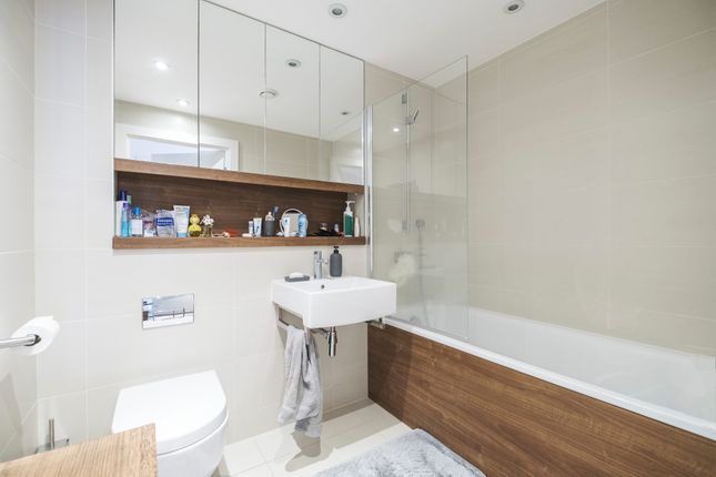 Flat for sale in Drew House, Deptford