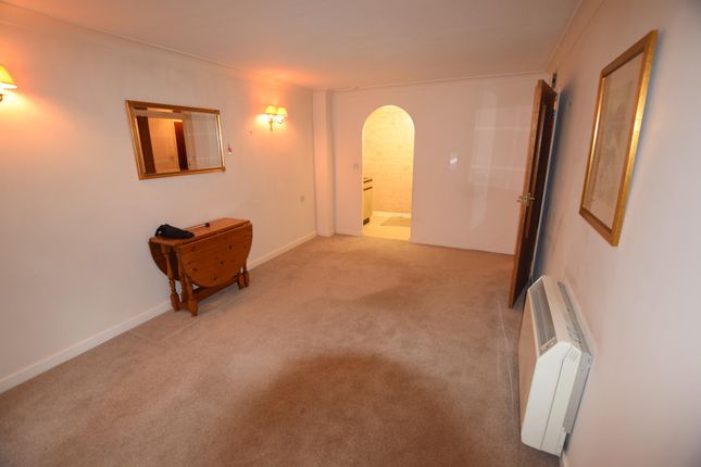 7 Home Manor House, Cassio Road, WATFORD photo 2