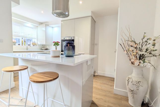 7 Clos Y Bryniau, Merthyr Tydfil photo 2