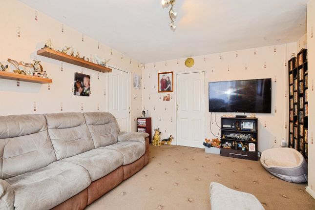 145, Coates Way, Watford photo 4
