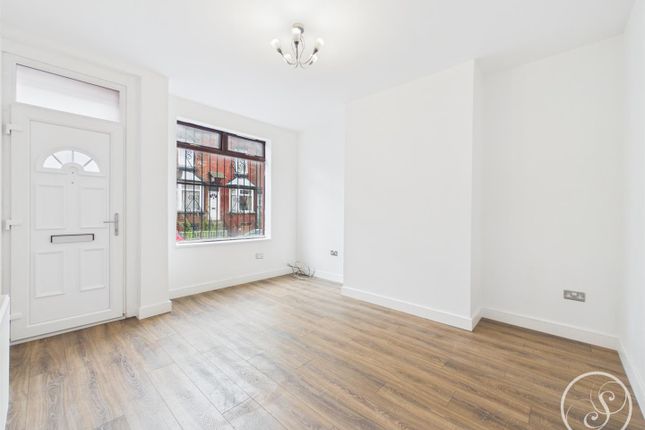 32, Nowell Mount, Leeds photo 2