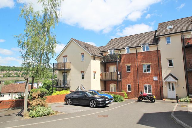 Flat for sale in Moonstone Court, Walk Of Town Centre, High Wycombe