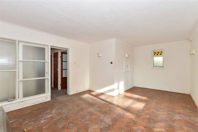 Penland Close, Haywards Heath photo 3