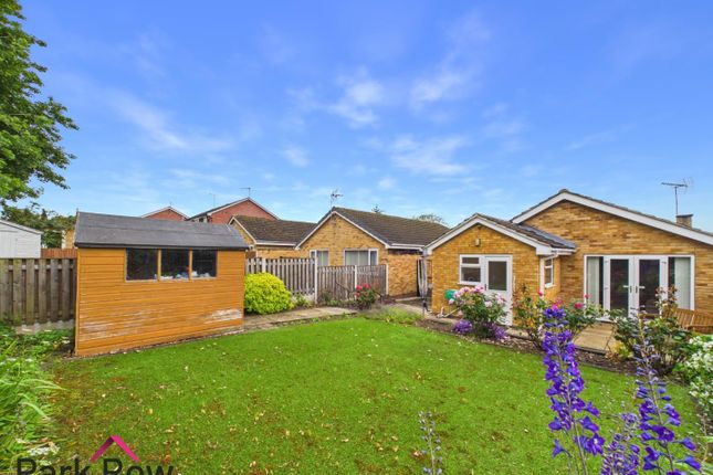 11, Eversley Garth Crescent, Leeds photo 4