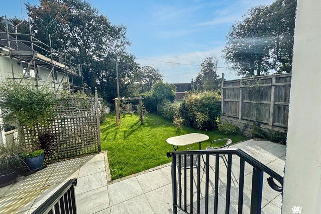 3, Manor Crescent, Tenby photo 3