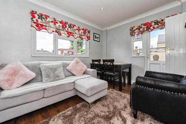113, Foyle Drive, South Ockendon photo 4