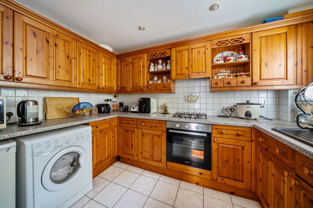 2 The Ashtrees,, Guildford Road, Ash photo 4