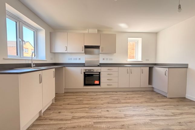 37, SUTTON-IN-ASHFIELD photo 3