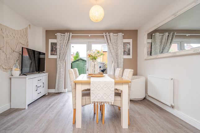 61, Anglia Way, Bedford photo 4