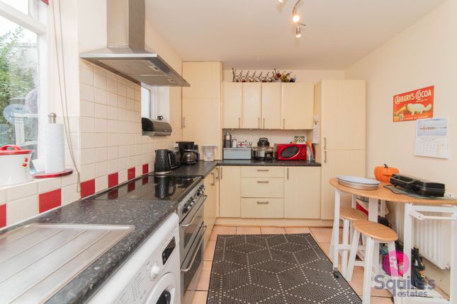 13 Dickens Avenue, London photo 4