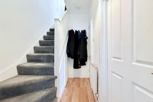 77, Fitzneal Street, London photo 4