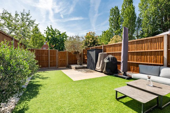 8, Groom Place, Welwyn Garden City photo 2