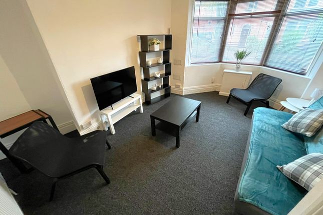 Room to rent in Layton Avenue, Mansfield