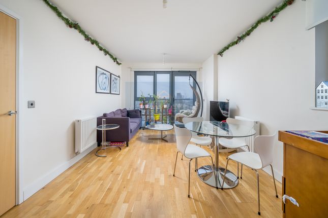 Flat to rent in Hythe House, 1 Green Lanes Walk, London