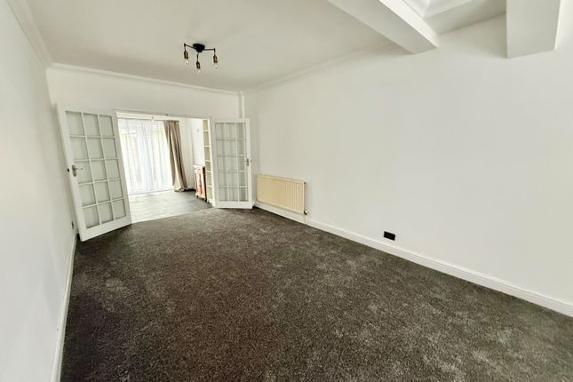 32 Havering Gardens, ROMFORD photo 4