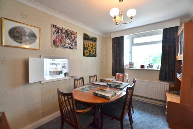 7, Carlton Crescent, Fleet photo 4