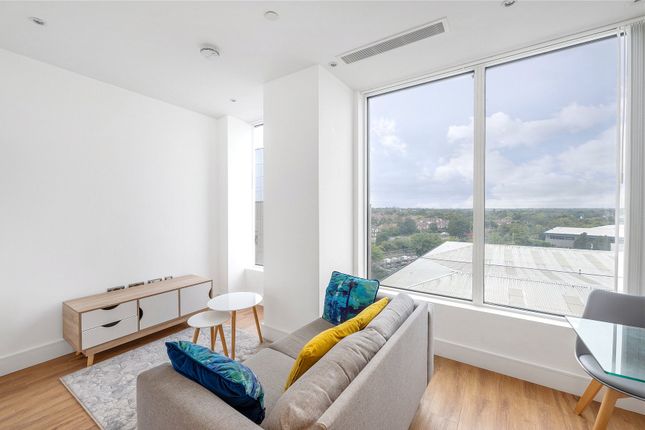 Studio flat on 438 Westgate House,, West Gate, London, £225,000